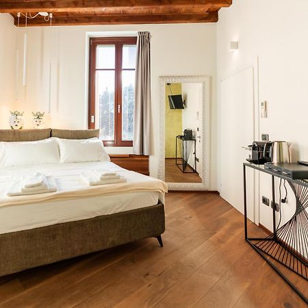 La Finestra Sul Ponte By Postcardsfrom Bed and Breakfast Verona Exteriör bild