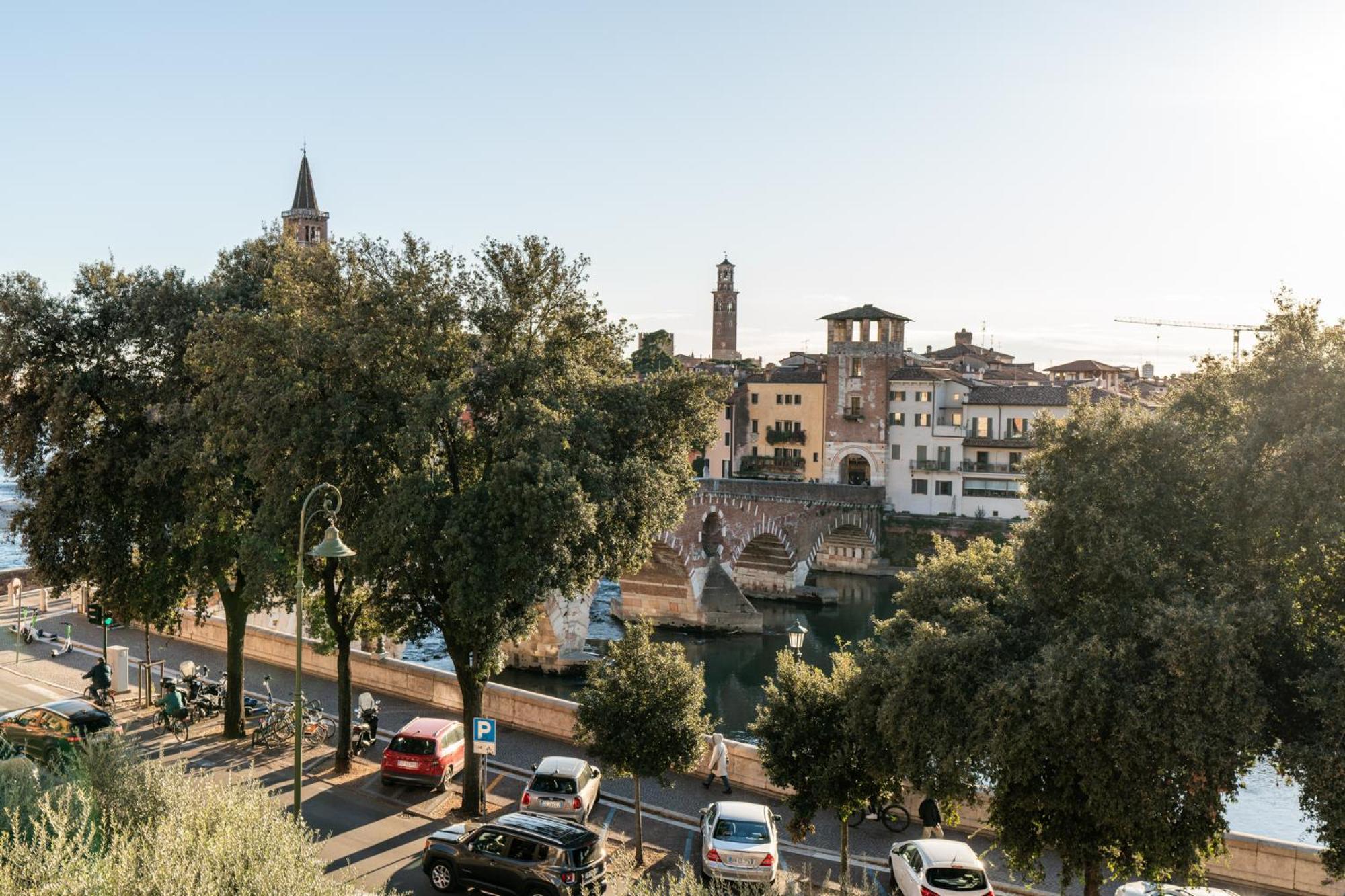 La Finestra Sul Ponte By Postcardsfrom Bed and Breakfast Verona Exteriör bild