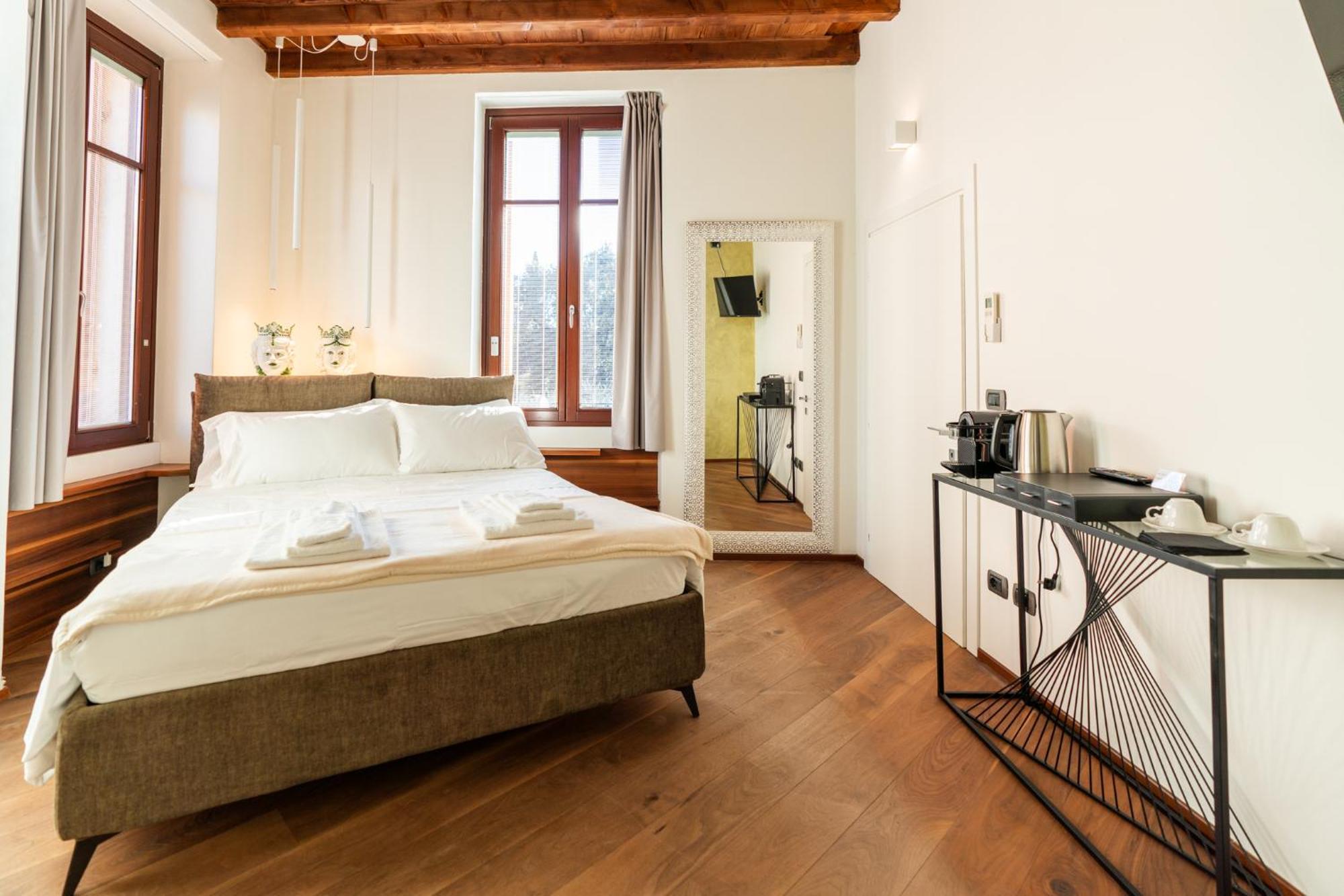 La Finestra Sul Ponte By Postcardsfrom Bed and Breakfast Verona Exteriör bild